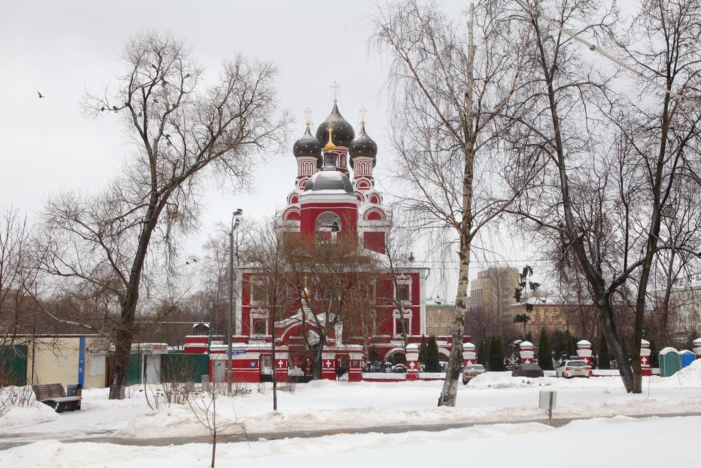 Катюша ул кибальчича 9 москва. Какая Церковь возле отеля Катюша. Какое кладбище у гостиницы Катюша в Москве.